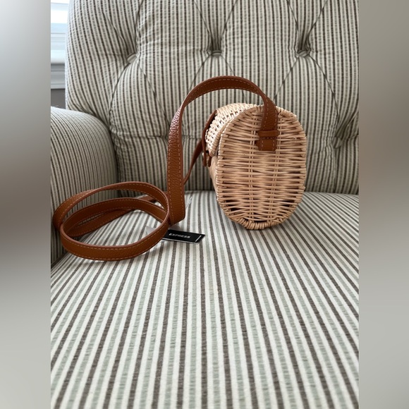 Express Rattan Crossbody - Picture 5 of 10